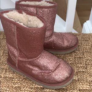 UGG Girls' Classic Short II Glitter Boot sparkle